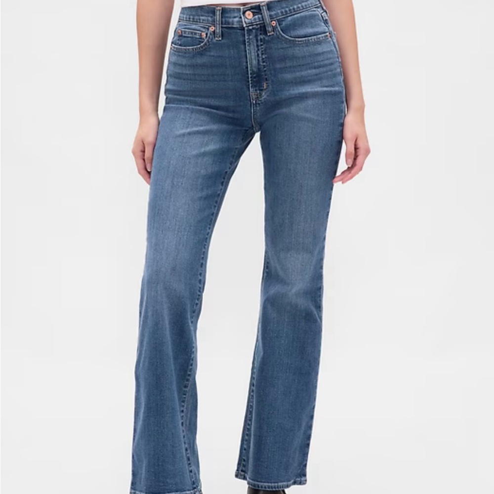 GAP Women's 70s Flare High Rise Jeans in Medium Wash